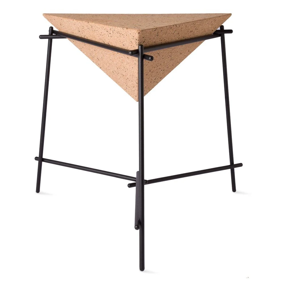 Černý odkládací stolek Petite Friture Basil Pyramid v:725110
