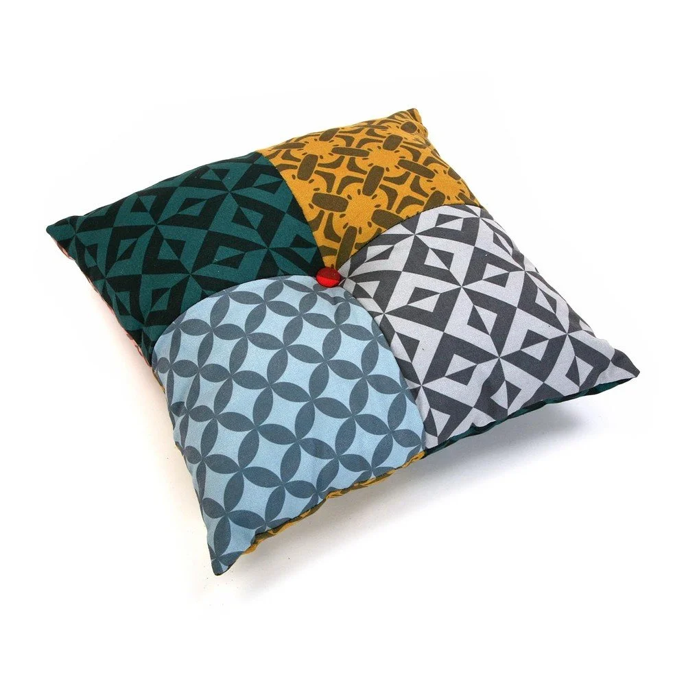 Oboustranný polštář s výplní Versa Patchwork Karlsen, 45 x 45 cm v:1214250