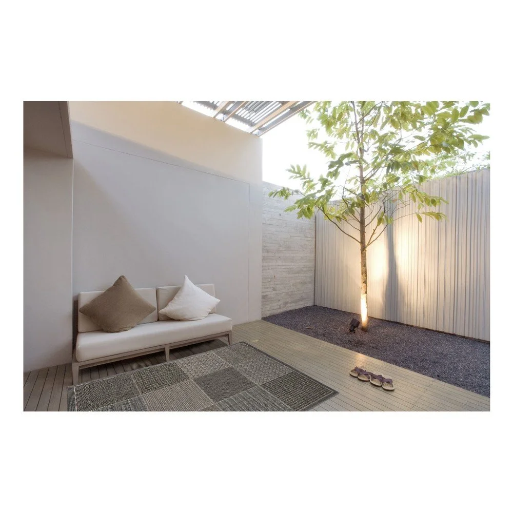 Šedý vysoce odolný koberec vhodný do exteriéru Webtappeti Quadrotta, 133 x 190 cm v:1133656