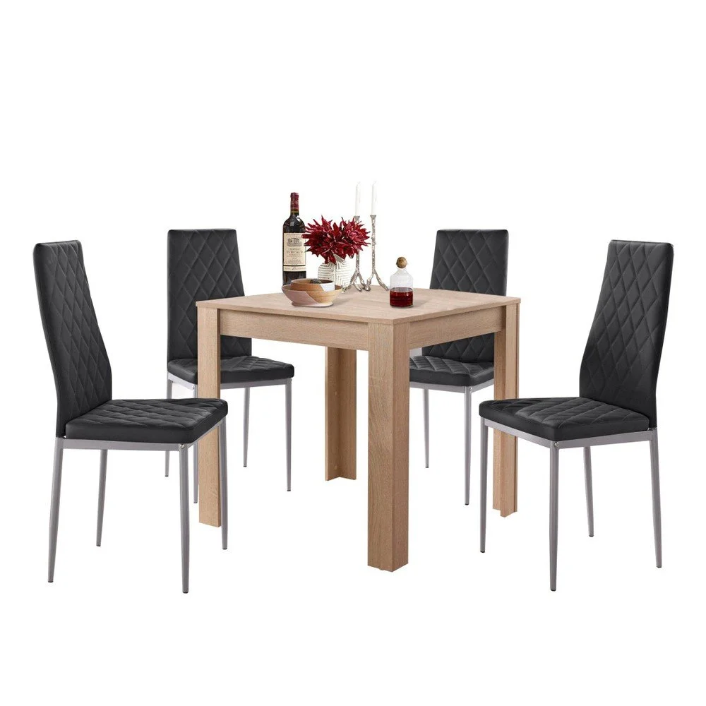 Set jídelního stolu v dubovém dekoru a 4 černých jídelních židlí Støraa Lori and Barak, 80 x 80 cm v:957302