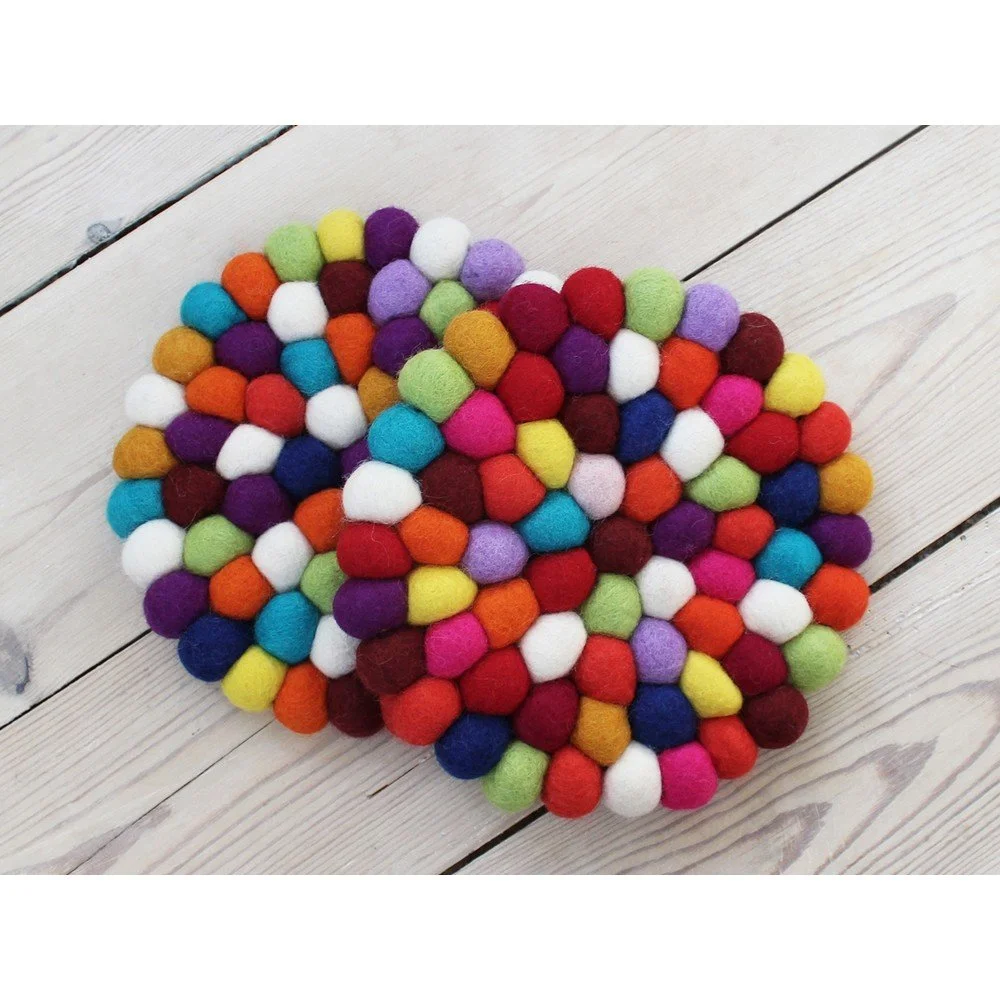 Tmavě červený kuličkový podtácek z vlny Wooldot Ball Coaster, ⌀ 20 cm v:1341105