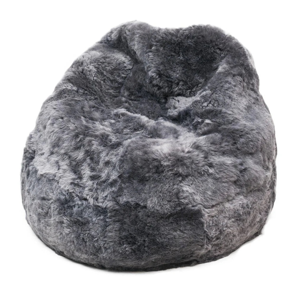 Puf z ovčí kožešiny s krátkým chlupem Grey Brisa v:715042