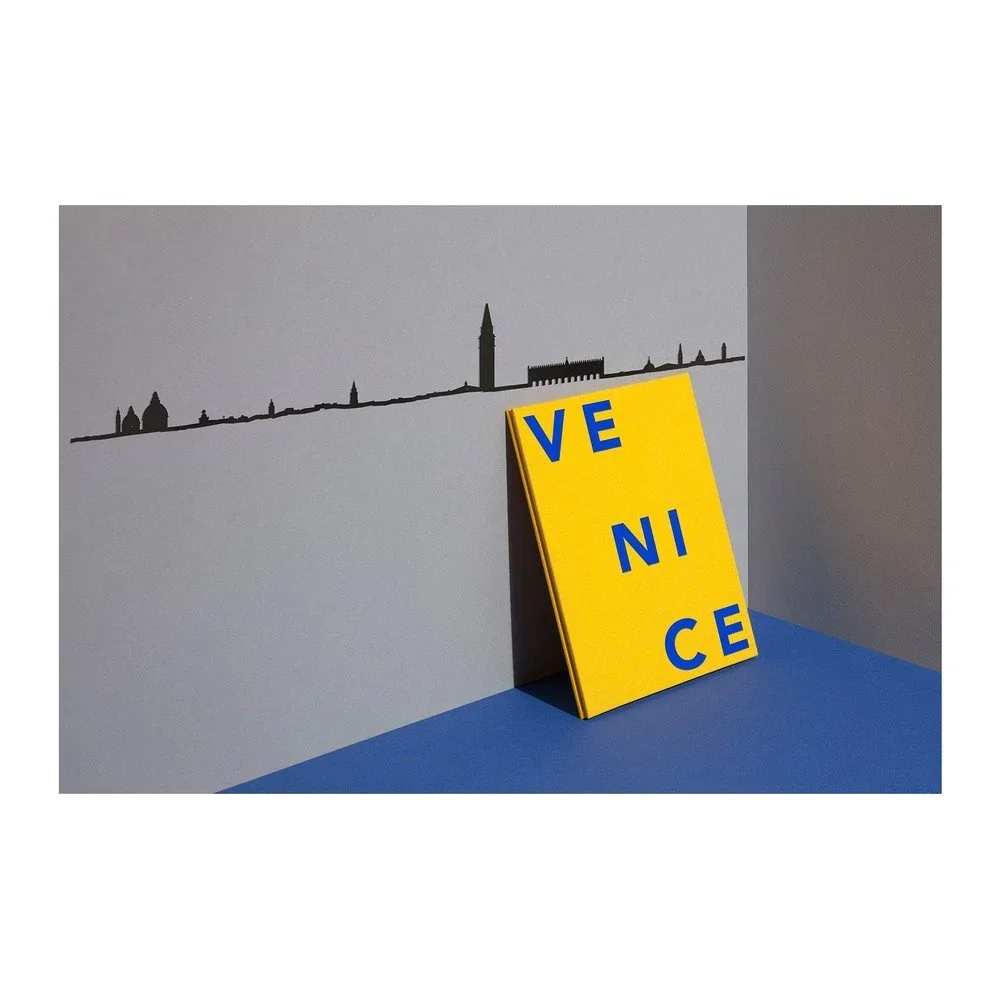 Černá nástěnná dekorace se siluetou města The Line Venice v:1249086
