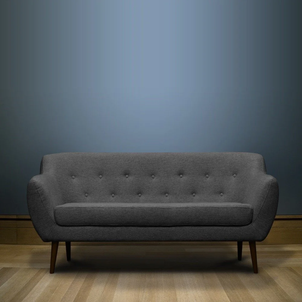 Tmavě šedá trojmístná pohovka s hnědými nohami Mazzini Sofas Piemont v:811298