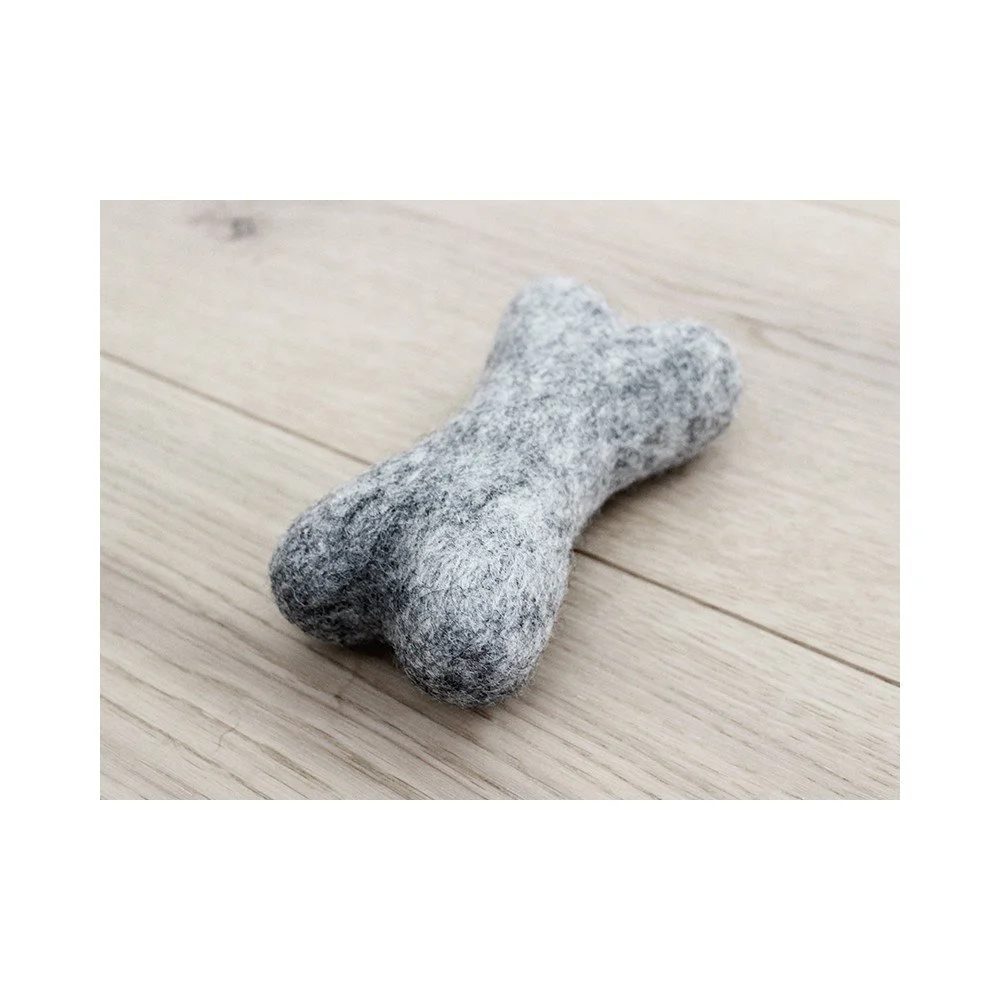 Ocelově šedá zvířecí vlněná hračka ve tvaru kosti Wooldot Pet Bones, délka 14 cm v:1341241 Ocelově šedá zvířecí vlněná hračka ve tvaru kosti Wooldot Pet Bones, délka 14 cm v:1341241
