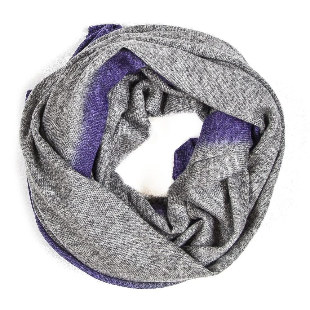 Světle šedá kruhová šála Silk and Cashmere Pourpre v:731796