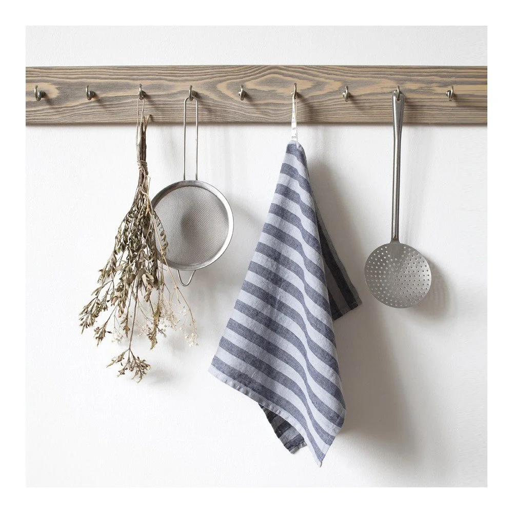 Světle šedá lněná utěrka Linen Tales Stripe, 65 x 45 cm v:1370395