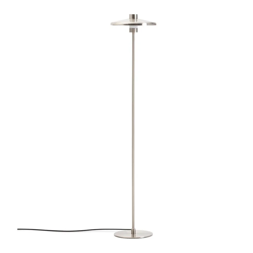 Stojací lampa ve stříbrné barvě s kovovým stínidlem Nuvira – Kave Home v:1827790
